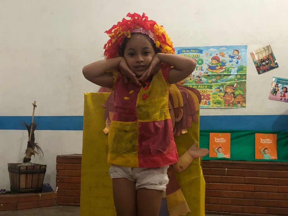 Alunos do Colégio Vera Cristo em atividade escolar